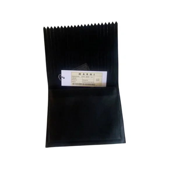 *NEW WITH TAGS* Beautiful Marni Clutch - Picture 1 of 5